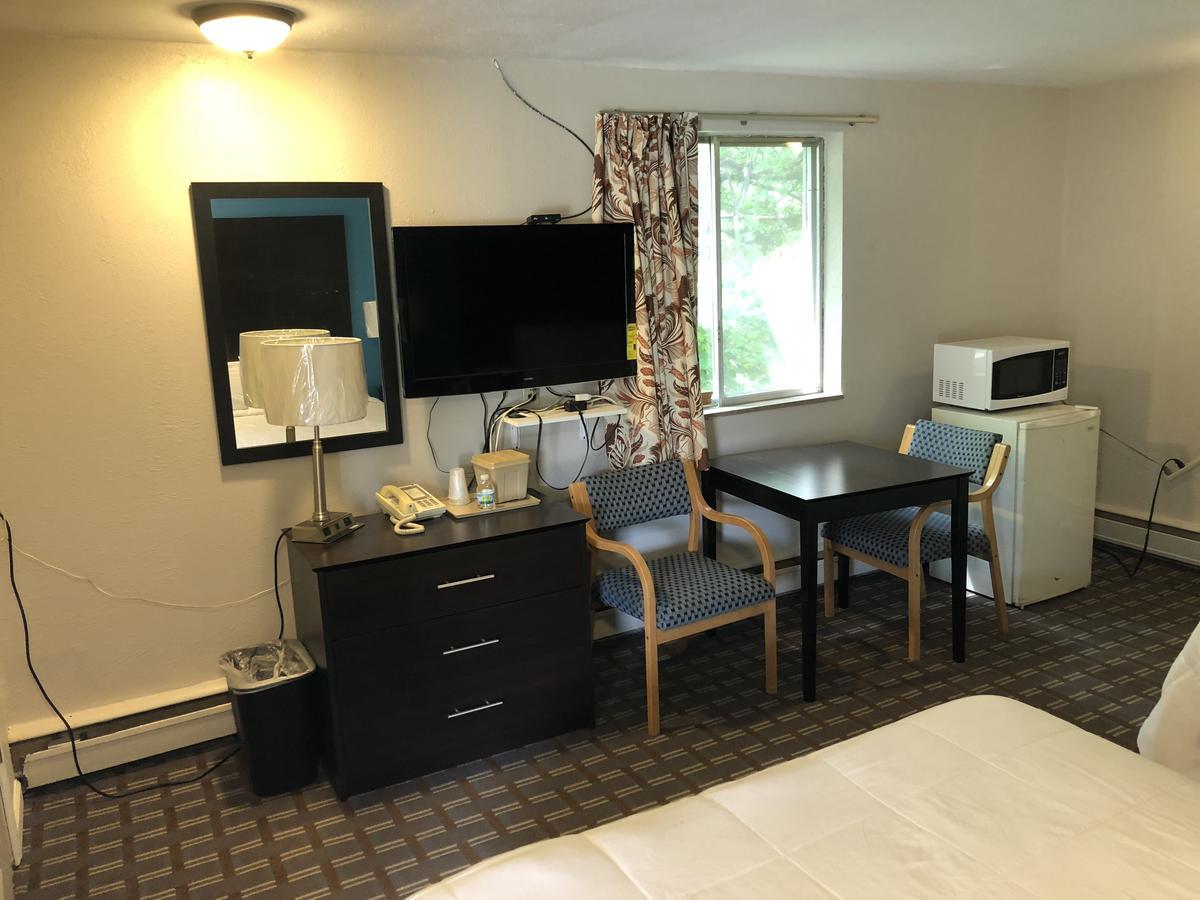 Gratiot View Motel Shields Экстерьер фото