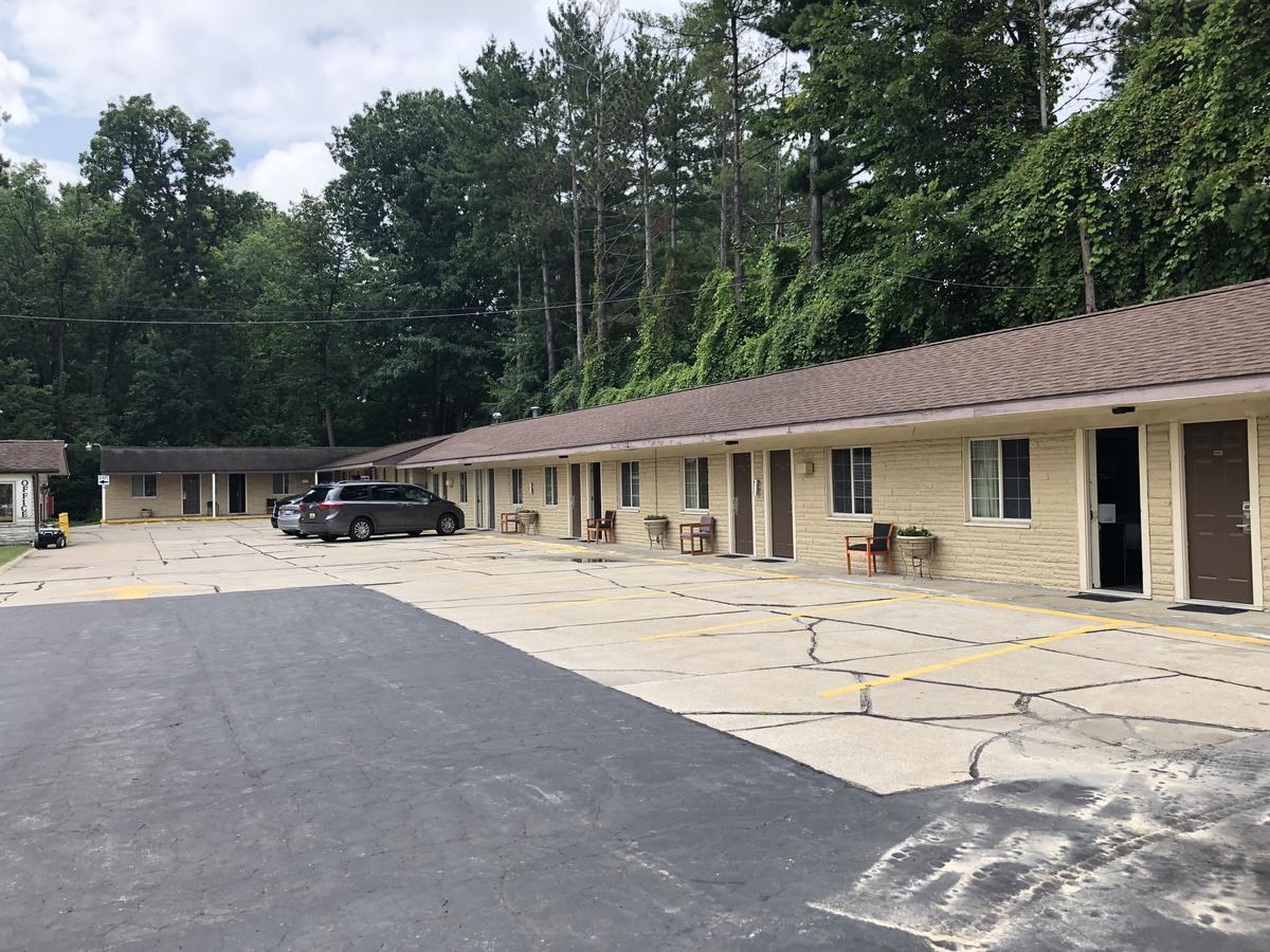 Gratiot View Motel Shields Экстерьер фото